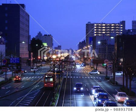 豊橋鉄道 路面電車 札木付近の夕景 豊橋鉄道 路面電車 札木付近の夕景 98893708