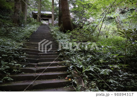 壇鏡の滝 98894317