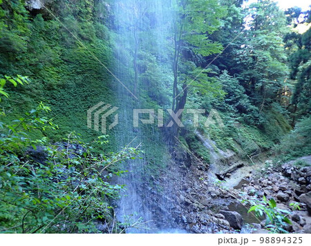 壇鏡の滝 98894325