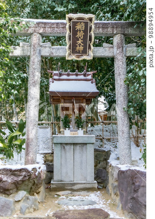 平安時代の女流歌人伊勢ゆかりの古刹の伊勢寺の豊川吨枳尼真天 98894954