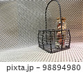 ハーバリウムと小さなカゴ 98894980