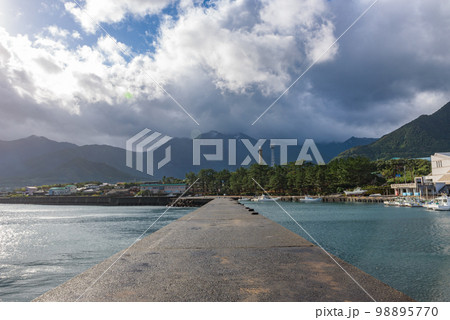 屋久島の風景 宮之浦港 屋久島の風景 宮之浦港 98895770