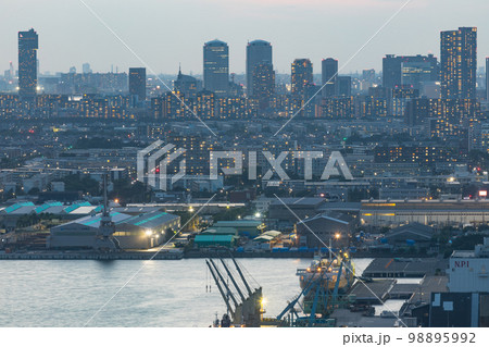 千葉ポートタワーから幕張方面の夜の始まりを撮影 千葉ポートタワーから幕張方面の夜の始まりを撮影 98895992