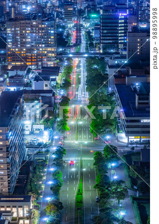 千葉市の輝く道路の写真 千葉市の輝く道路の写真 98895998