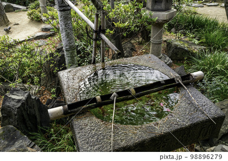 倉敷美観地区 新渓園 水鉢 岡山県倉敷市 倉敷美観地区 新渓園 水鉢 岡山県倉敷市 98896279