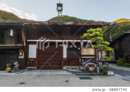 長野 木曽路中山道 奈良井宿の町家 98897740