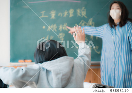 小学校の授業風景 小学校の授業風景 98898110