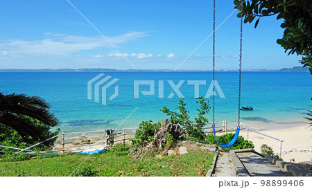 沖縄の風景 沖縄県うるま市 津堅島 海 ビーチ 絶景 ブランコ 沖縄の風景 沖縄県うるま市 津堅島 海 ビーチ 絶景 ブランコ 98899406