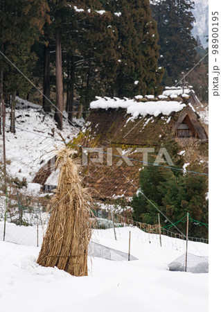 美山　かやぶきの里　雪景色 98900195
