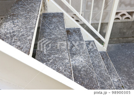 アパート、コーポ、の野外階段 98900305