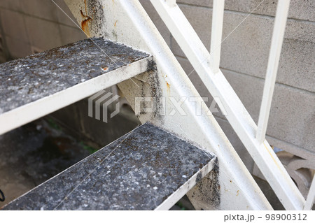 アパート、コーポ、の野外階段 98900312