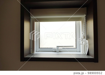 横滑り出し窓 98900932