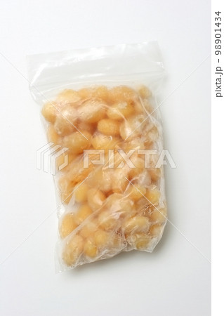 料理に使う水煮の大豆 料理に使う水煮の大豆 98901434