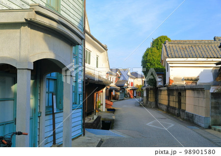 【佐賀県】晴天の肥前浜宿の酒蔵通り 【佐賀県】晴天の肥前浜宿の酒蔵通り 98901580
