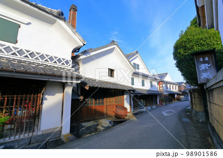 【佐賀県】晴天の肥前浜宿の酒蔵通り 【佐賀県】晴天の肥前浜宿の酒蔵通り 98901586