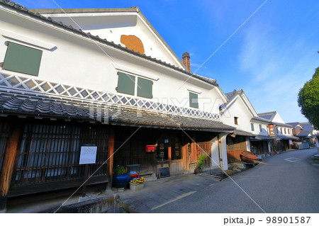 【佐賀県】晴天の肥前浜宿の酒蔵通り 【佐賀県】晴天の肥前浜宿の酒蔵通り 98901587
