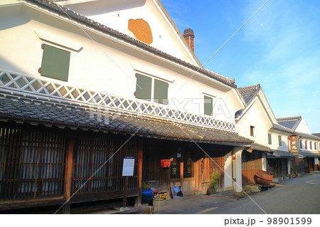 【佐賀県】晴天の肥前浜宿の酒蔵通り 【佐賀県】晴天の肥前浜宿の酒蔵通り 98901599