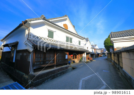 【佐賀県】晴天の肥前浜宿の酒蔵通り 【佐賀県】晴天の肥前浜宿の酒蔵通り 98901611