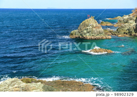 【愛媛県】伊予灘の綱掛岩(櫛生海岸) 【愛媛県】伊予灘の綱掛岩(櫛生海岸) 98902329