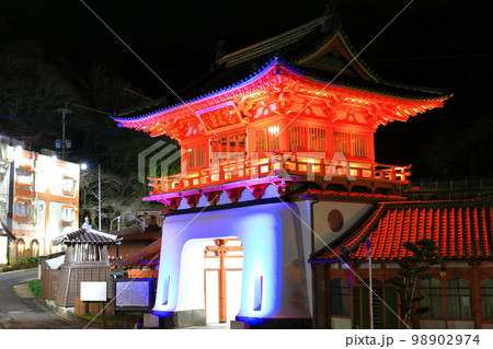 【佐賀県】武雄温泉楼門の夜景 98902974