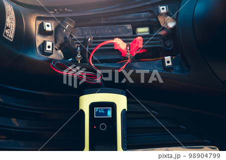 Charging battery in motorcycle for start. 98904799