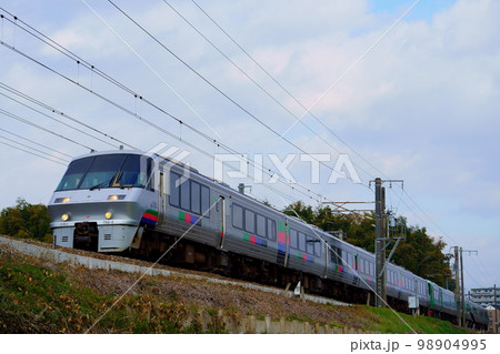 CM2編成を先頭にして運転される特急ハウステンボス・みどり 98904995