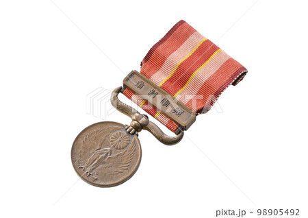 白抜き背景の勲章 98905492