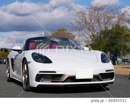爽やかな白いオープンカー ポルシェ718ボクスター 爽やかな白いオープンカー ポルシェ718ボクスター 98905551