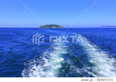 船から猿島を見た風景 船から猿島を見た風景 98905555