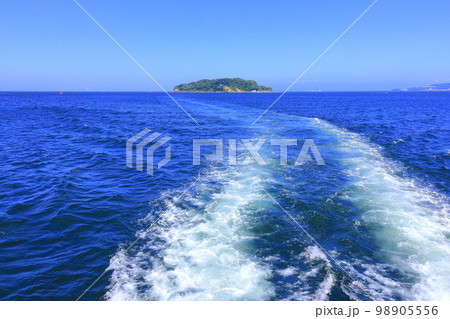 船から猿島を見た風景 船から猿島を見た風景 98905556