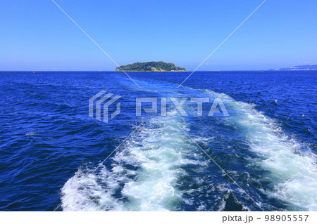 船から猿島を見た風景 船から猿島を見た風景 98905557