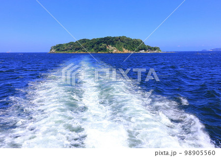 船から猿島を見た風景 船から猿島を見た風景 98905560