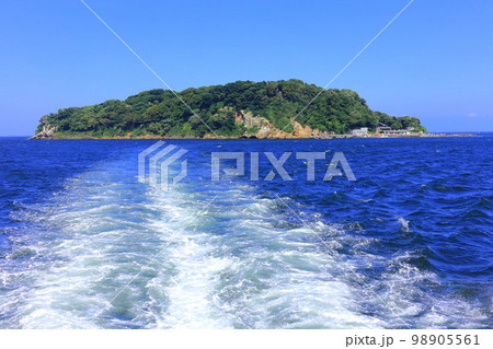 船から猿島を見た風景 船から猿島を見た風景 98905561