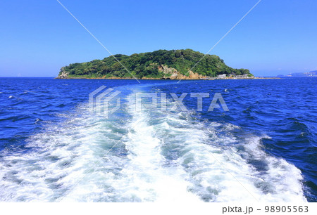 船から猿島を見た風景 船から猿島を見た風景 98905563