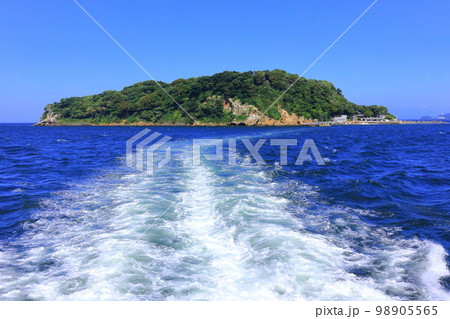 船から猿島を見た風景 98905565