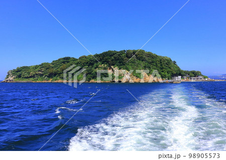 船から猿島を見た風景 船から猿島を見た風景 98905573