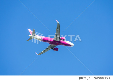 成田空港を離陸した旅客機・ピーチ航空・A320 98906453