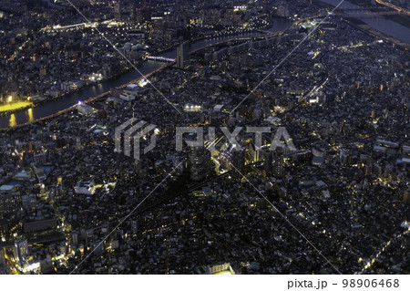 夜の京成曳舟駅付近を空撮 夜の京成曳舟駅付近を空撮 98906468