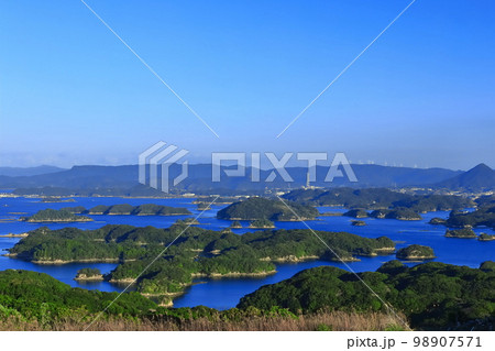 【長崎県】晴天下の九十九島（佐世保 九十九島 観光公園） 98907571