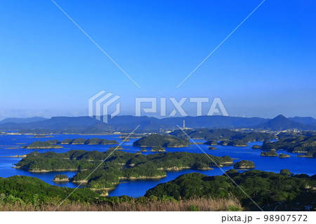 【長崎県】晴天下の九十九島（佐世保 九十九島 観光公園） 98907572