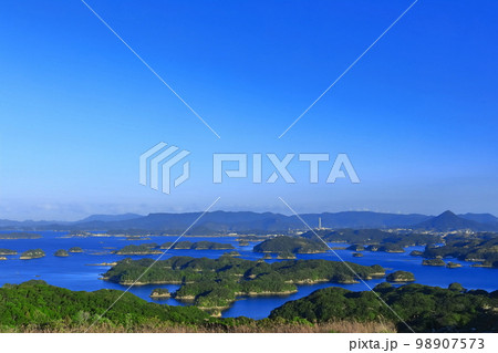 【長崎県】晴天下の九十九島（佐世保 九十九島 観光公園） 98907573