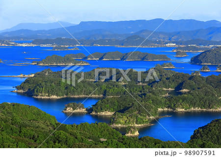 【長崎県】晴天下の九十九島(佐世保 九十九島 観光公園) 【長崎県】晴天下の九十九島(佐世保 九十九島 観光公園) 98907591