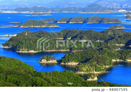 【長崎県】晴天下の九十九島（佐世保 九十九島 観光公園） 98907595
