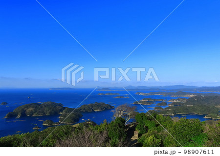 長崎県】晴天の九十九島（佐世保 石岳展望台）の写真素材 [98907611 