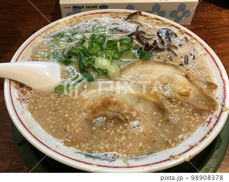 濃厚な豚骨ラーメン 濃厚な豚骨ラーメン 98908378