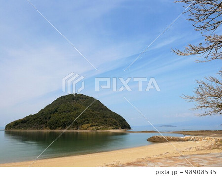 樋合海水浴場(パールサンビーチ)の風景 (熊本県天草) 樋合海水浴場(パールサンビーチ)の風景 (熊本県天草) 98908535