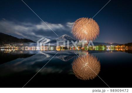 【山梨県】河口湖冬花火 【山梨県】河口湖冬花火 98909472