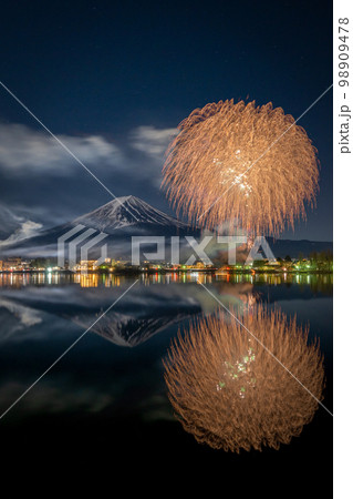 【山梨県】河口湖冬花火 【山梨県】河口湖冬花火 98909478