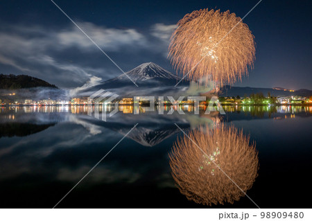 【山梨県】河口湖冬花火 98909480