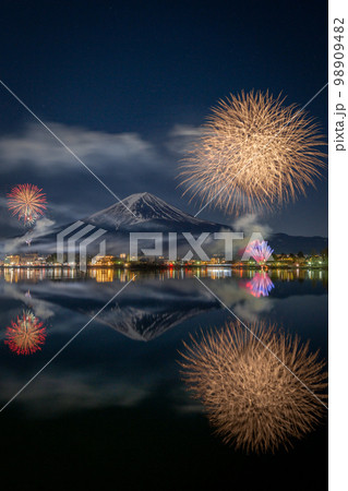 【山梨県】河口湖冬花火 【山梨県】河口湖冬花火 98909482